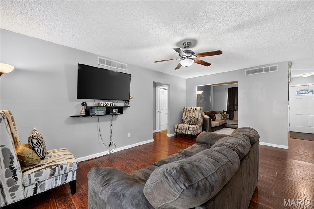 1124 Teson Road