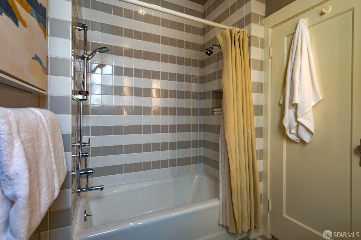 2067 Hayes Street Unit: Top