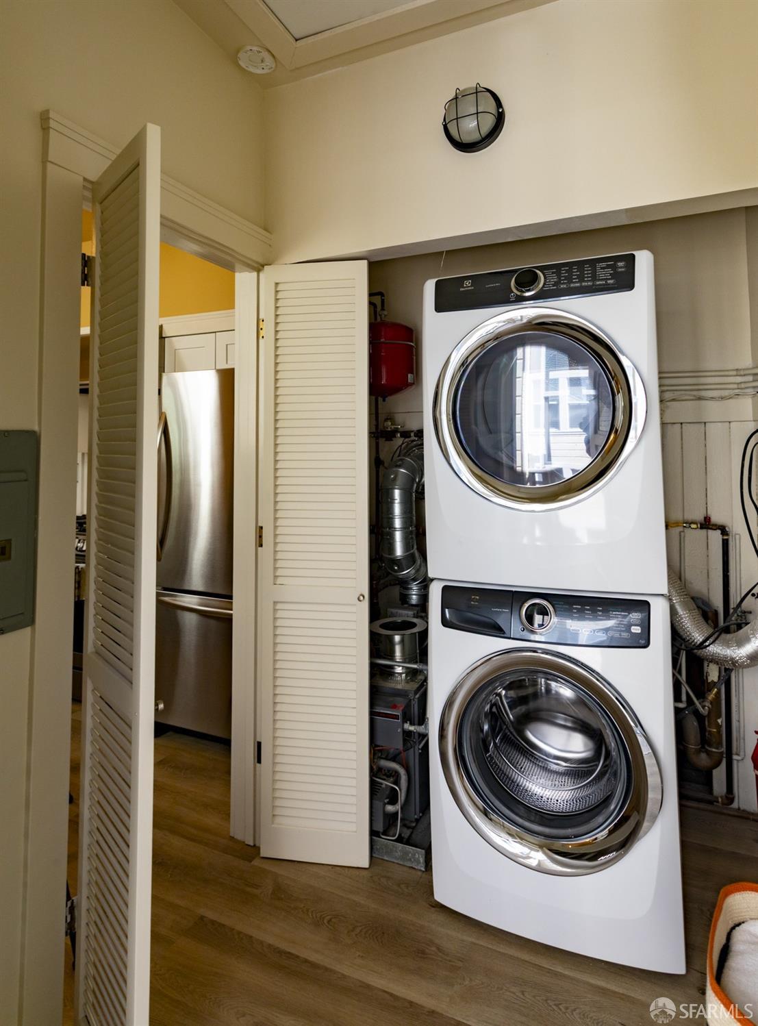 2067 Hayes Street Unit: Top