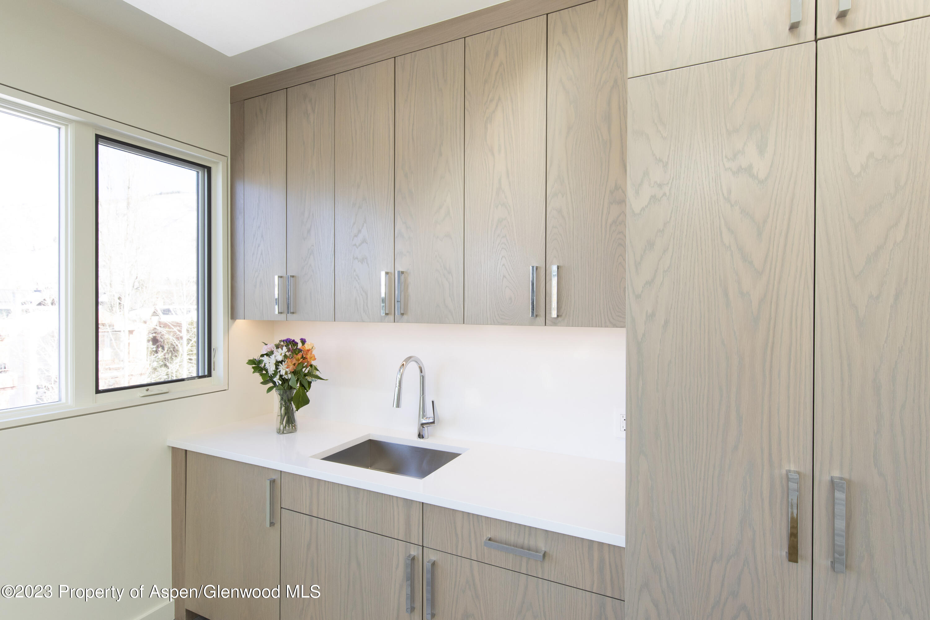 300 S Spring Street, 301