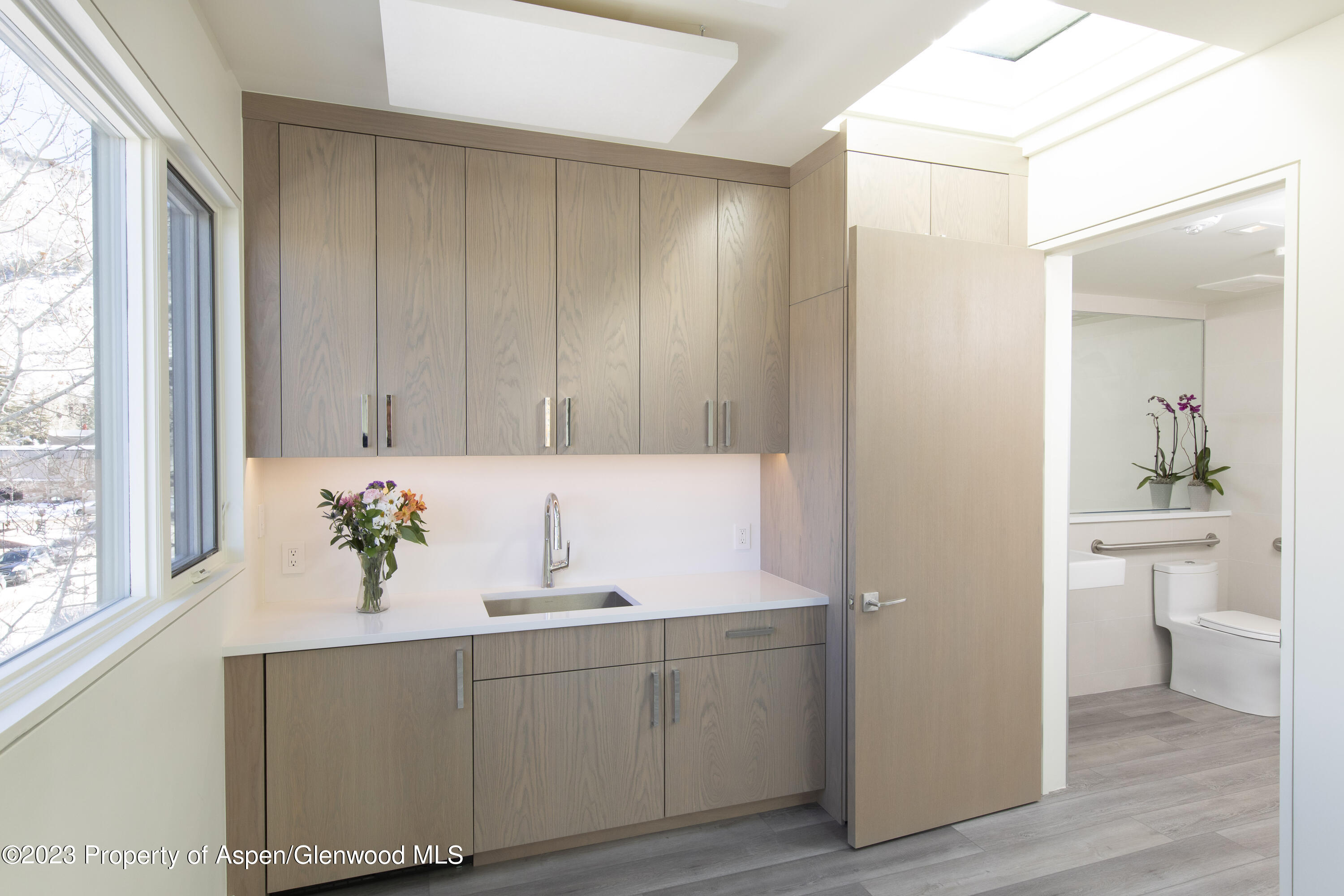 300 S Spring Street, 301