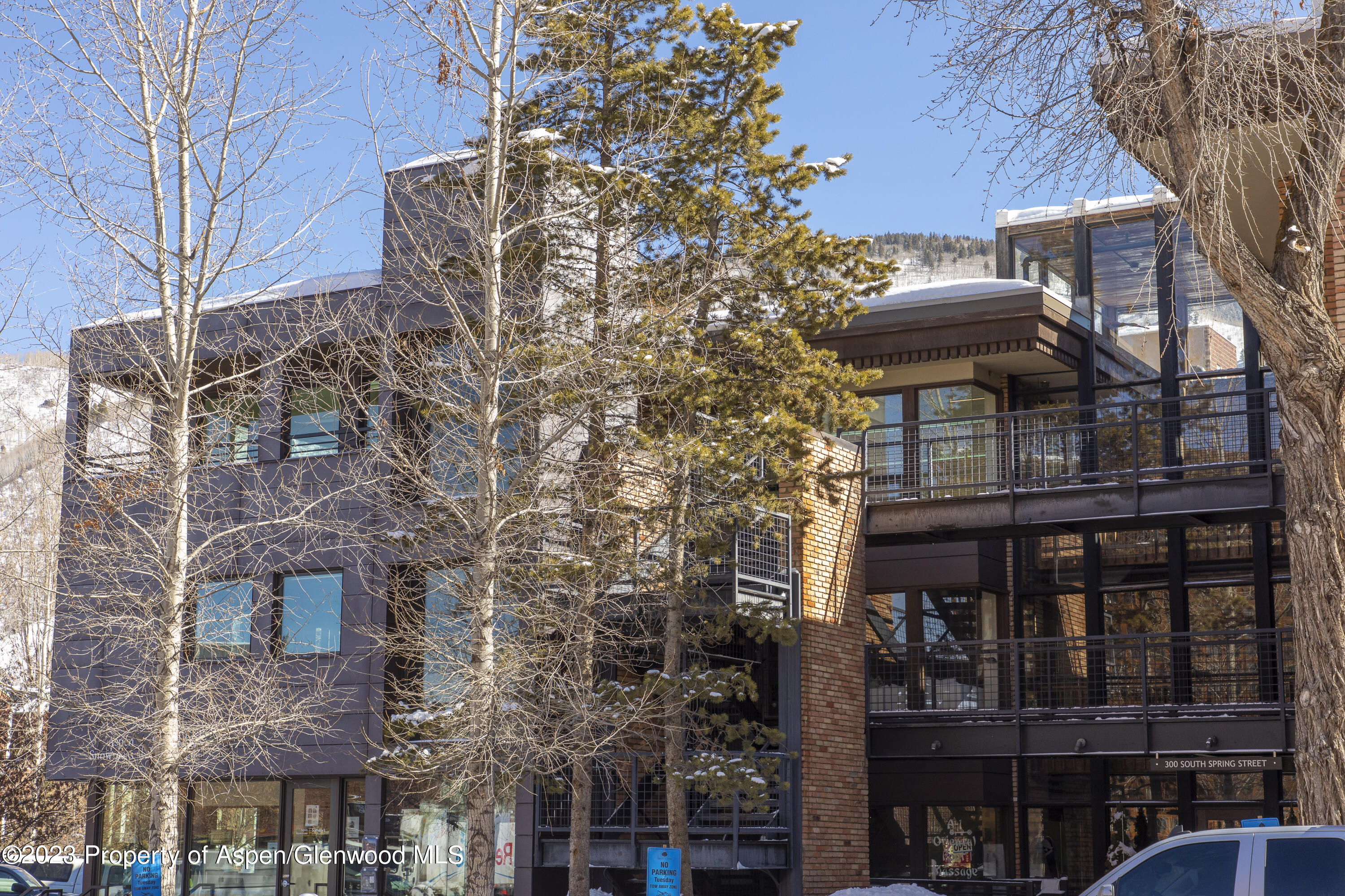 300 S Spring Street, 301