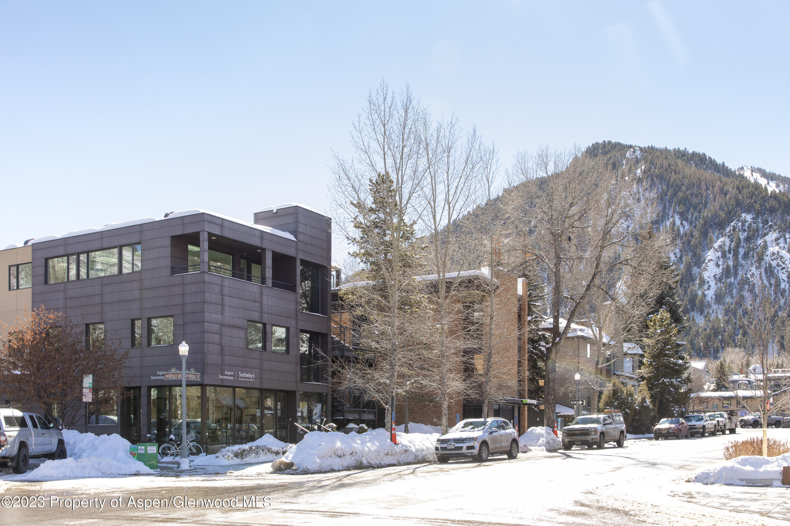 300 S Spring Street, 301