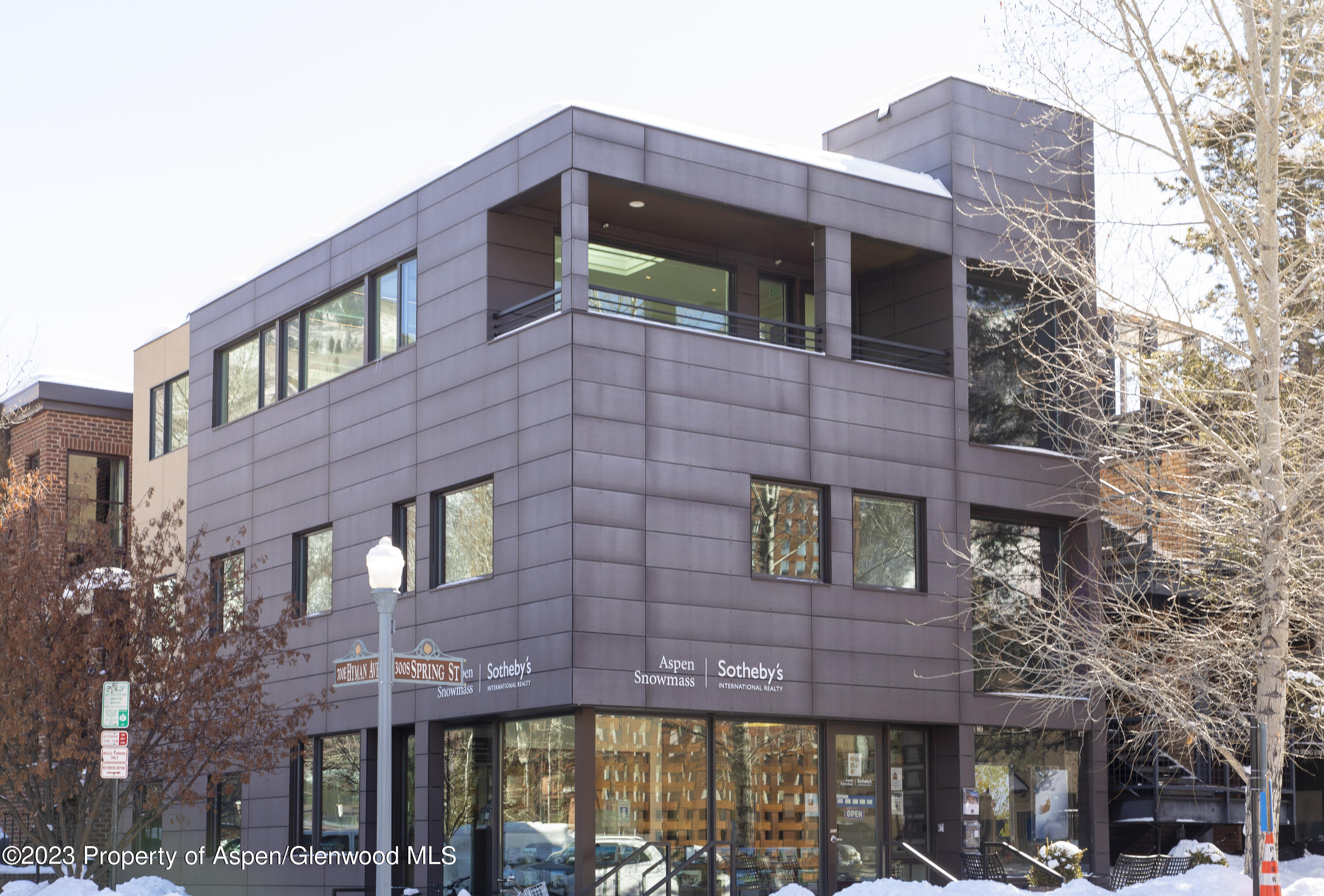 300 S Spring Street, 301