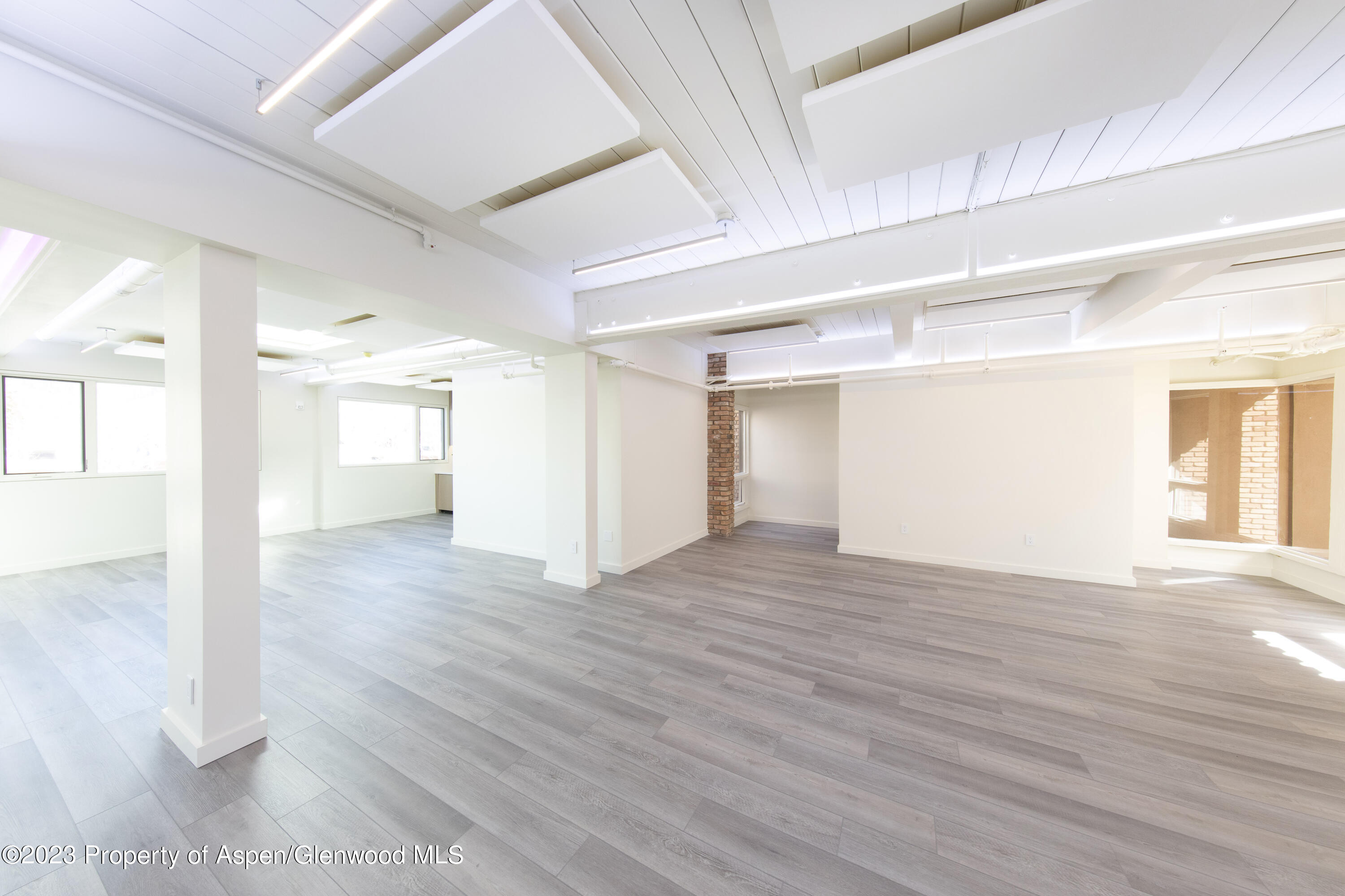 300 S Spring Street, 301