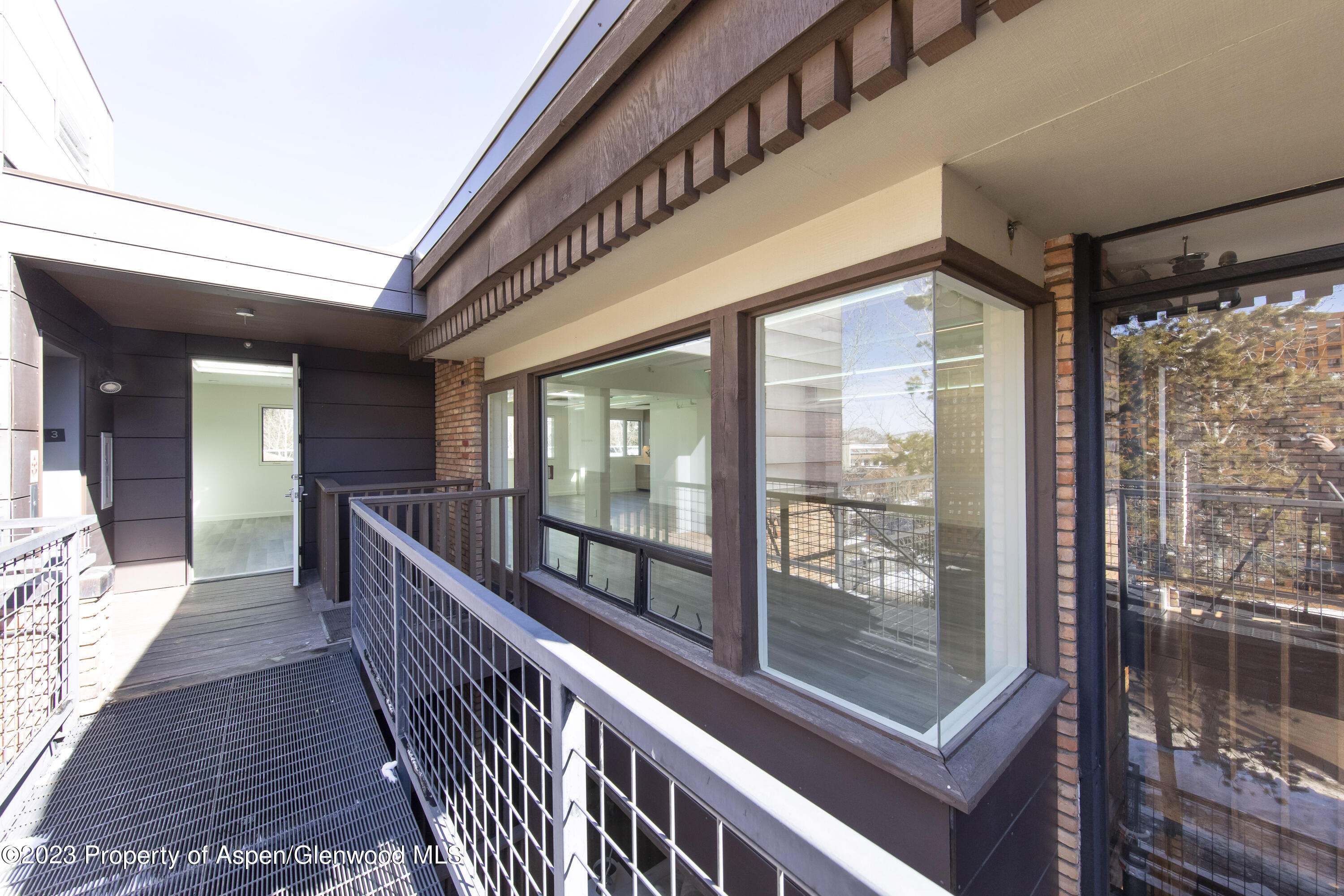 300 S Spring Street, 301