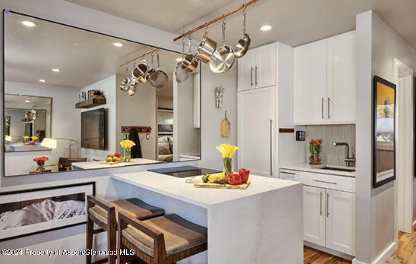 700 W Hopkins Avenue, #8