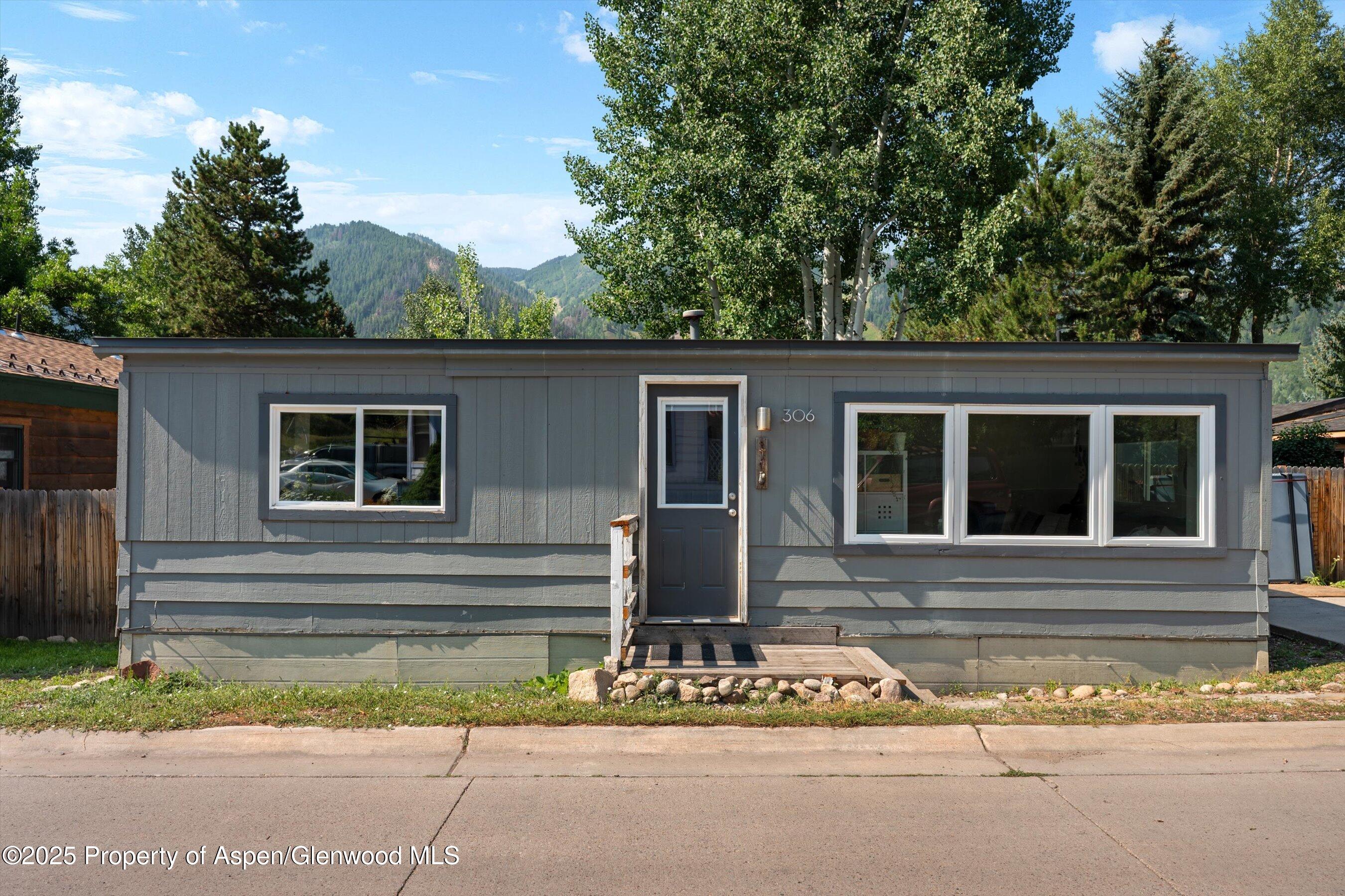 306 Oak Lane