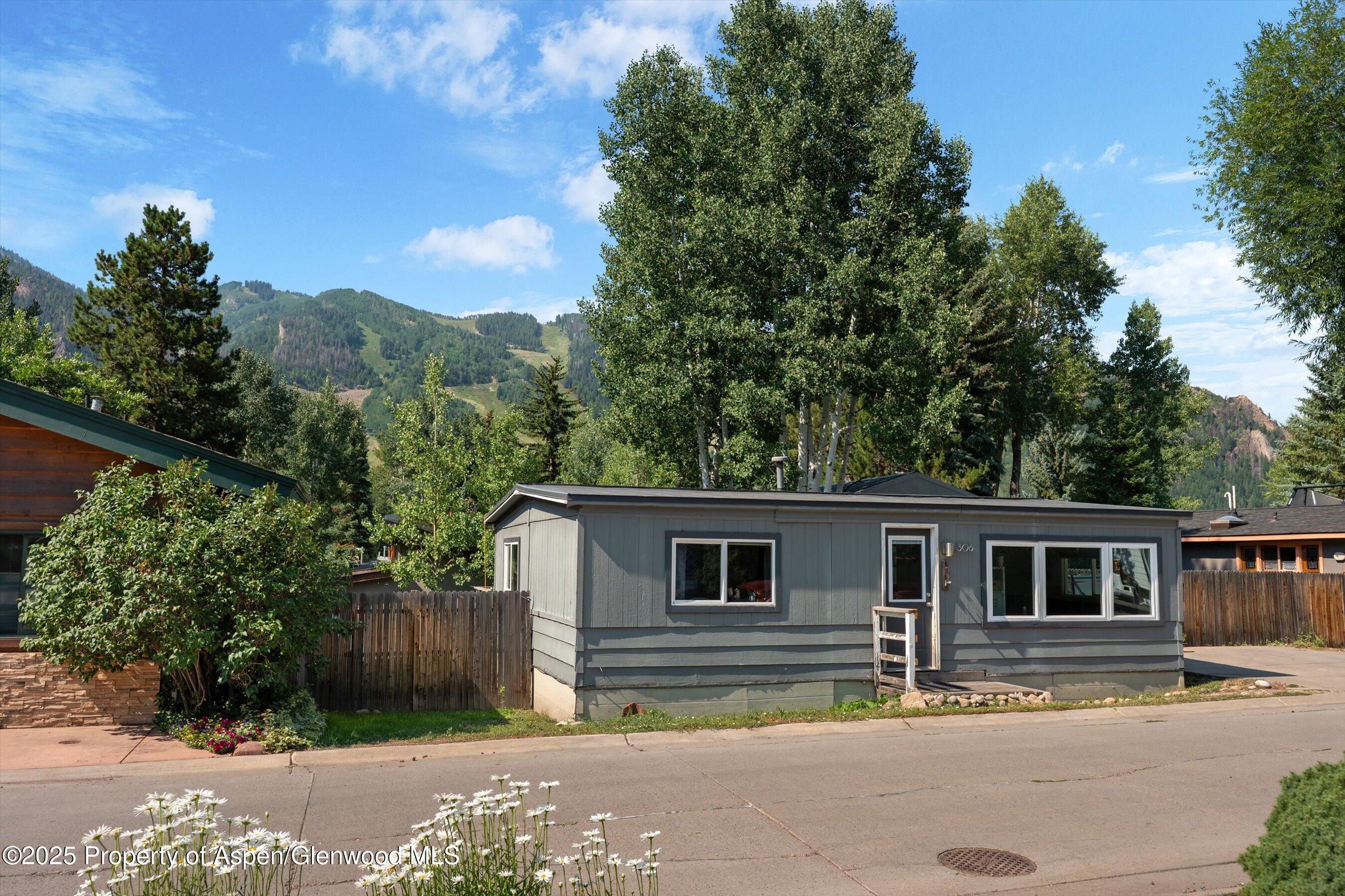306 Oak Lane