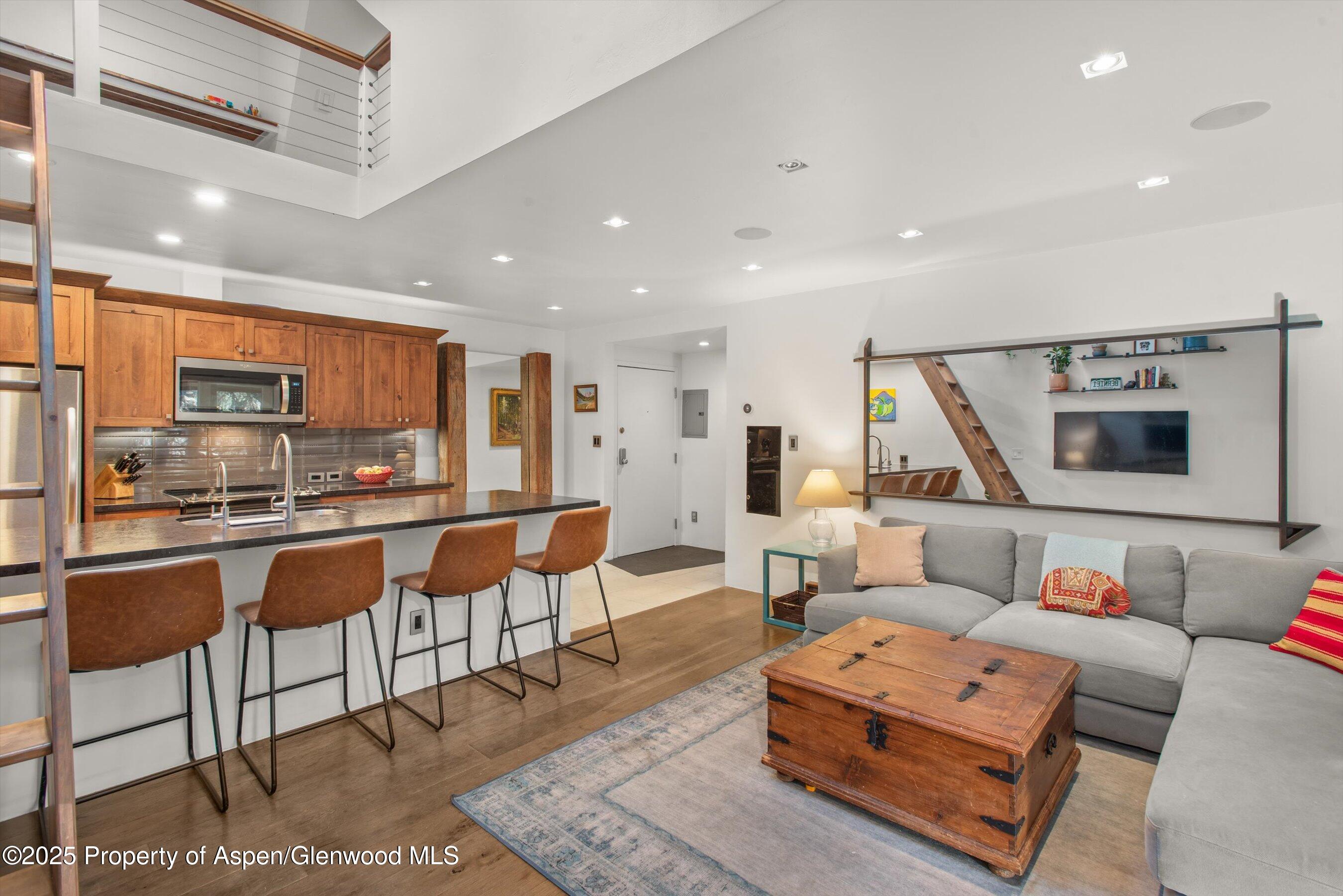 910 W Hallam Street Unit 11