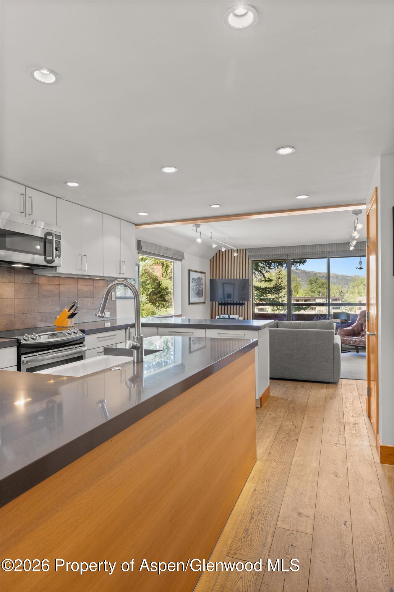1221 Vine Street 1221