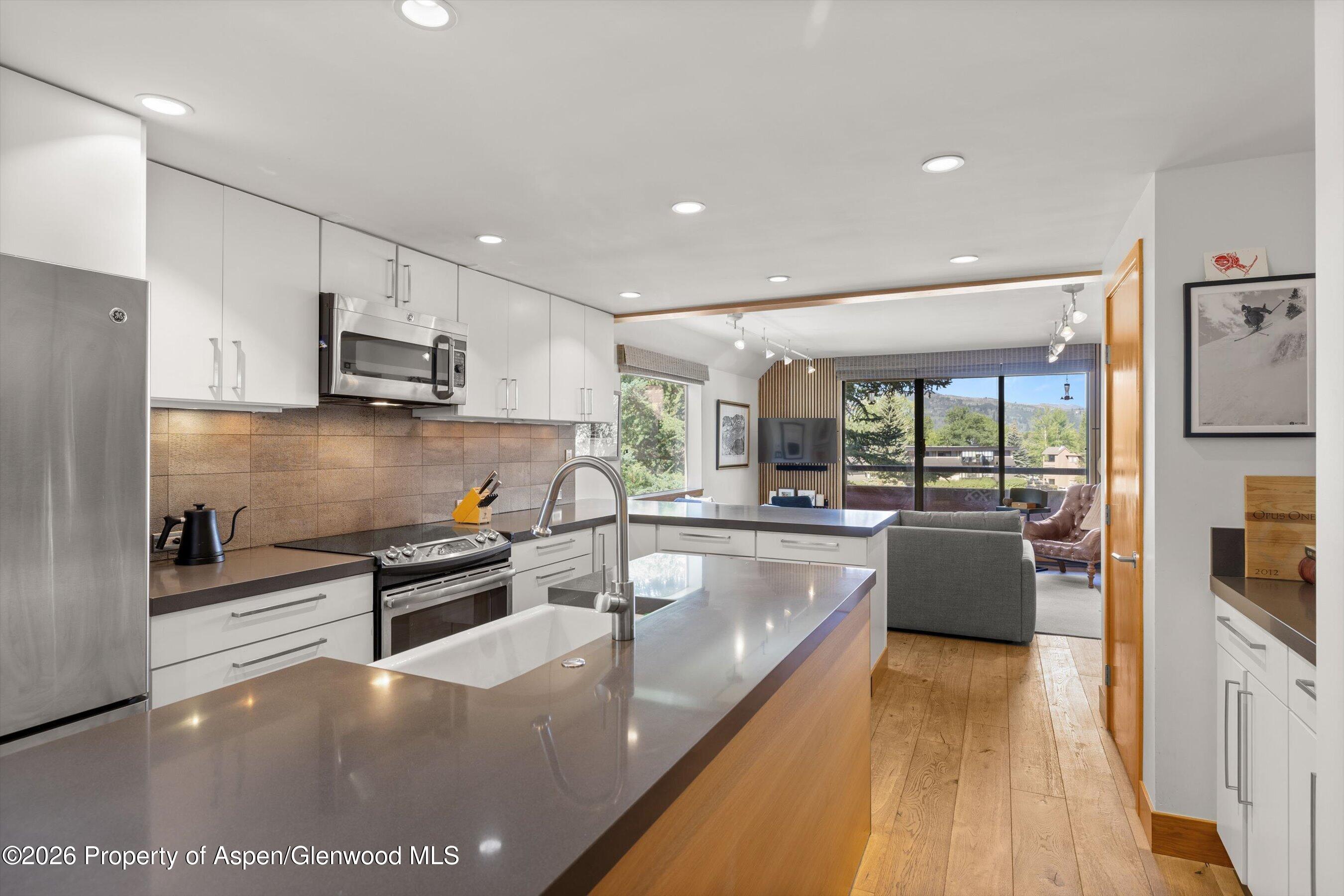 1221 Vine Street 1221