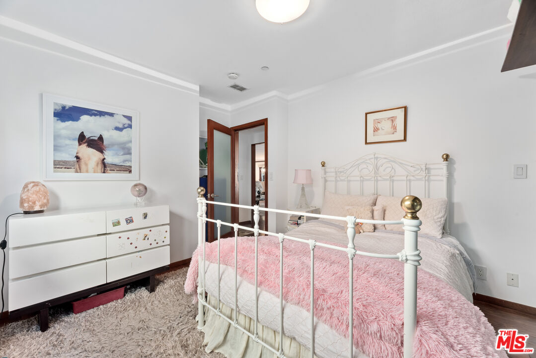 1122 San Vicente Blvd