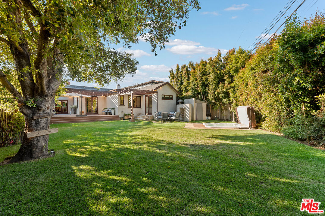 1122 San Vicente Blvd