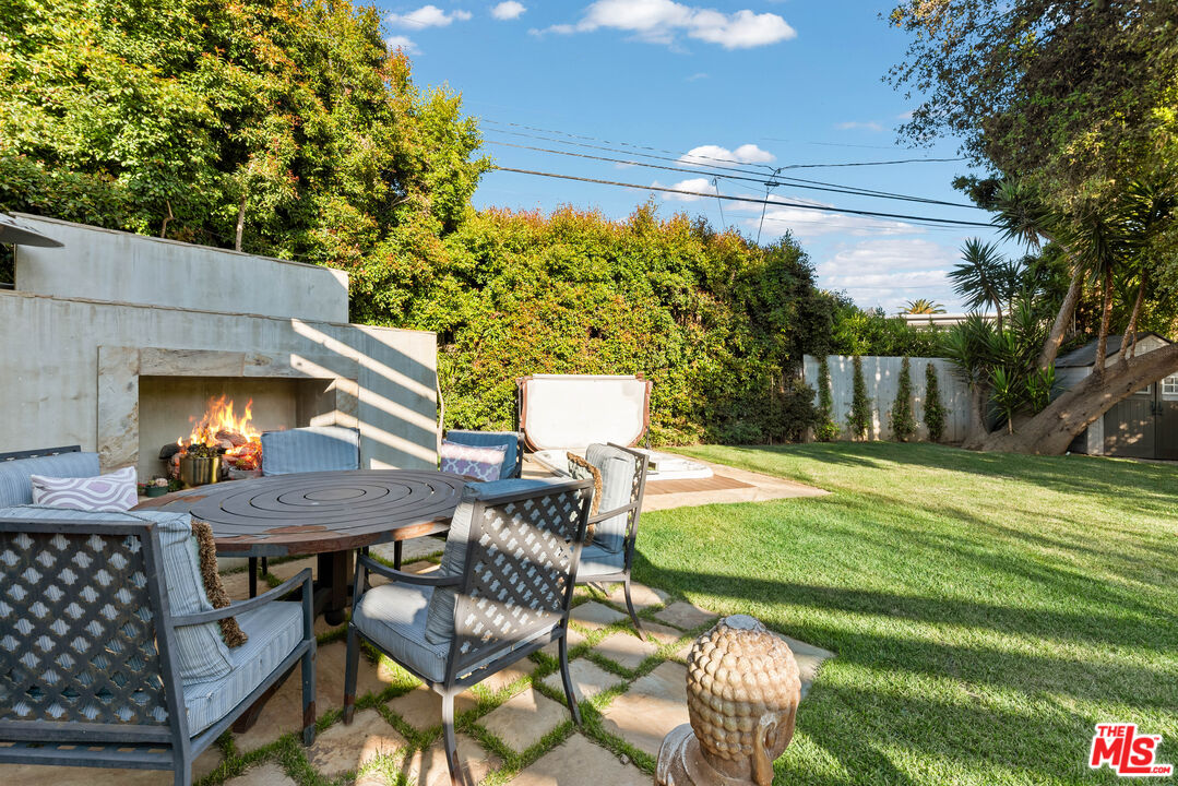 1122 San Vicente Blvd