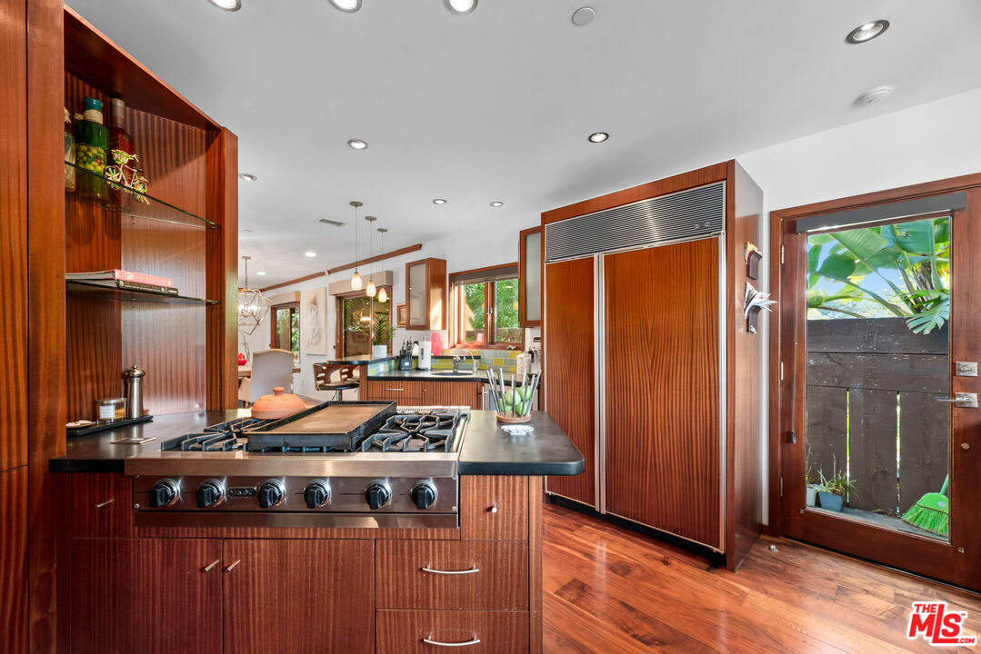 1122 San Vicente Blvd