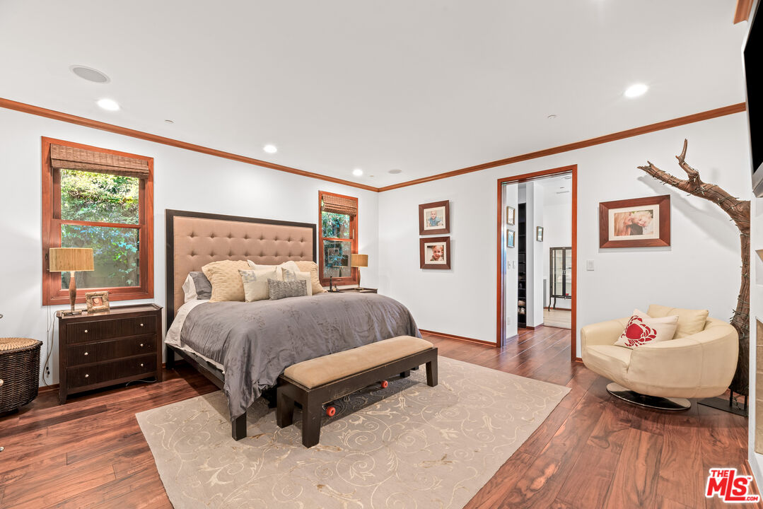 1122 San Vicente Blvd