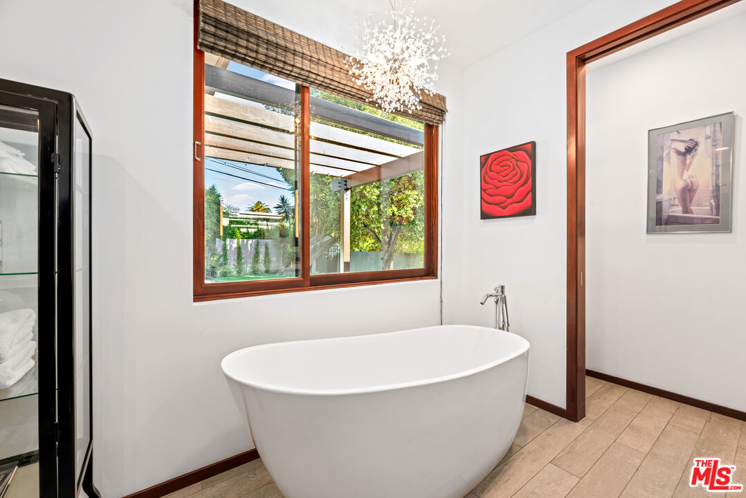 1122 San Vicente Blvd