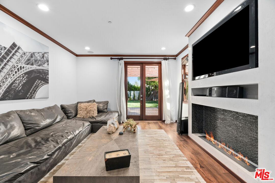 1122 San Vicente Blvd