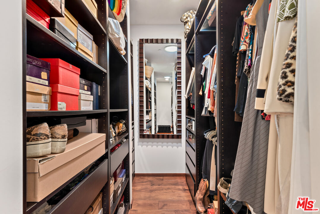 1122 San Vicente Blvd