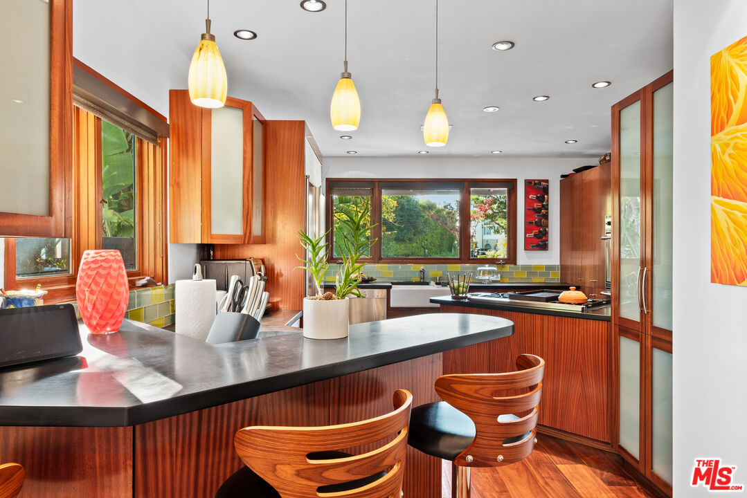 1122 San Vicente Blvd