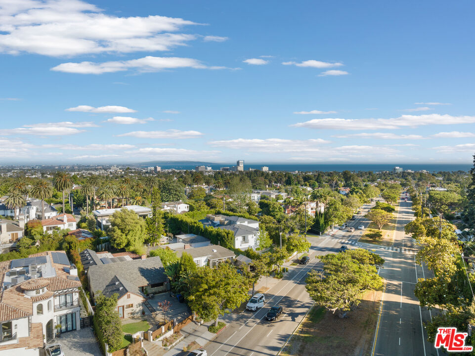 1122 San Vicente Blvd