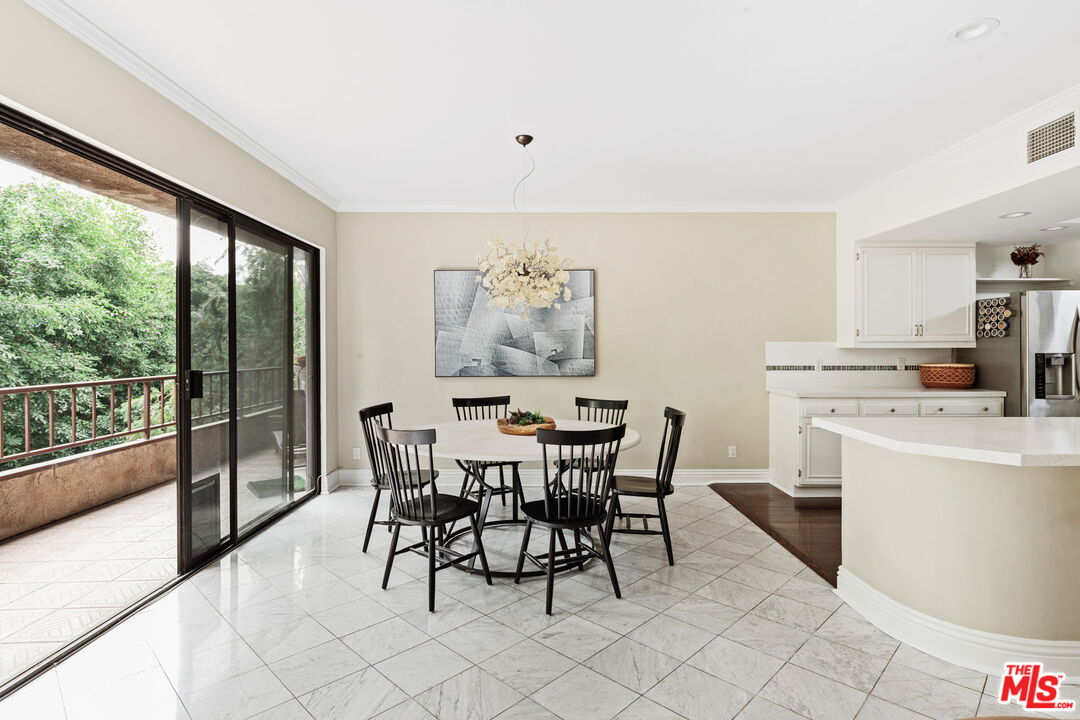 1124 N Kings Rd Unit: 202