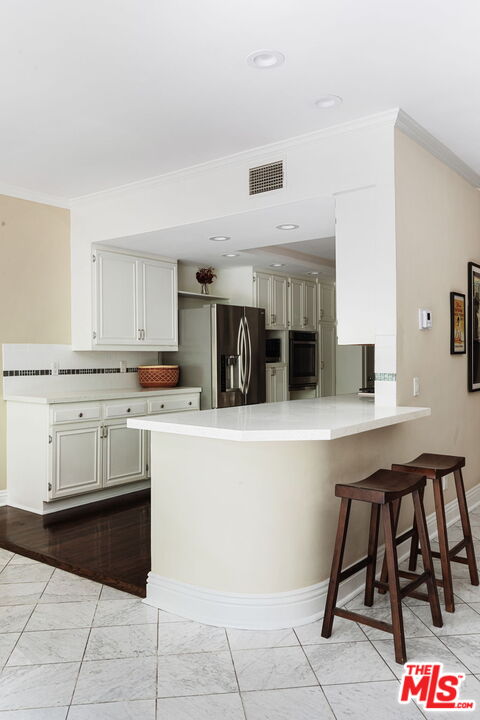 1124 N Kings Rd Unit: 202