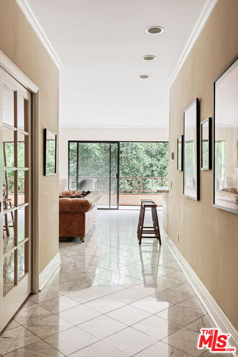 1124 N Kings Rd Unit: 202