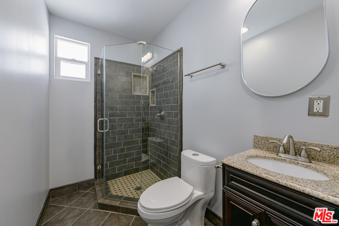 5825 Topeka Dr