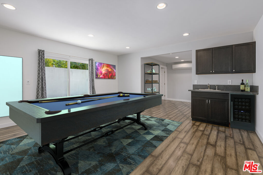 5825 Topeka Dr