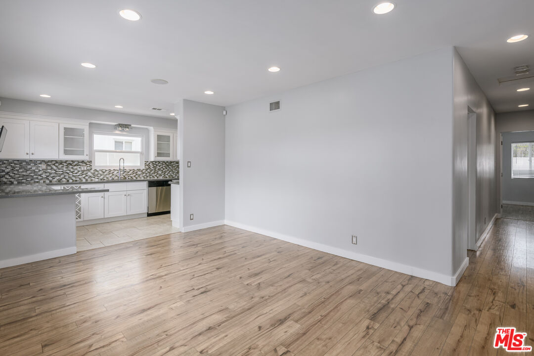 5825 Topeka Dr