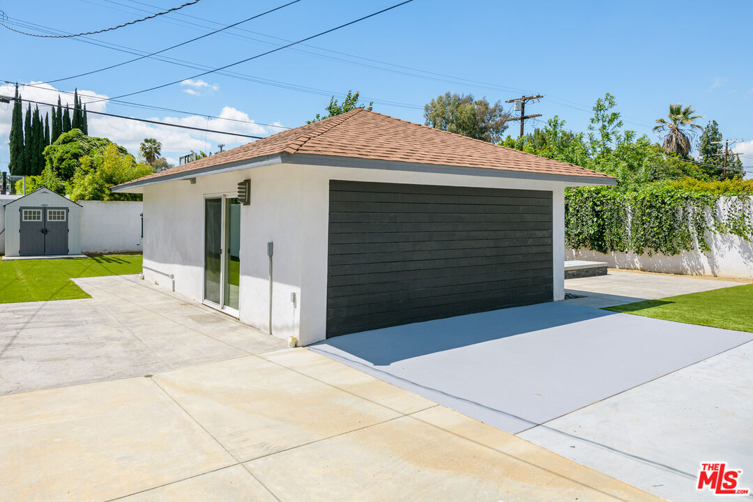 5825 Topeka Dr