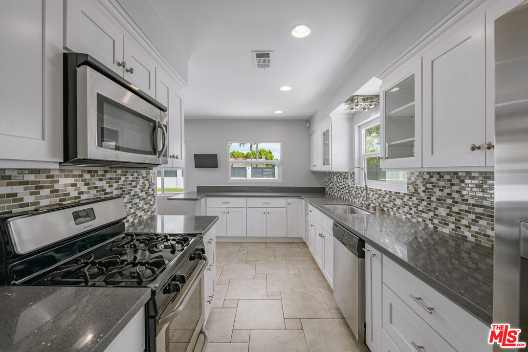 5825 Topeka Dr