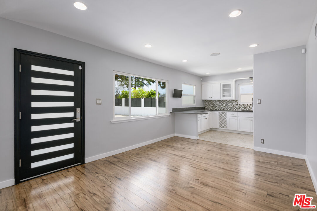 5825 Topeka Dr