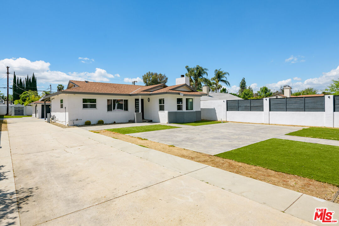 5825 Topeka Dr