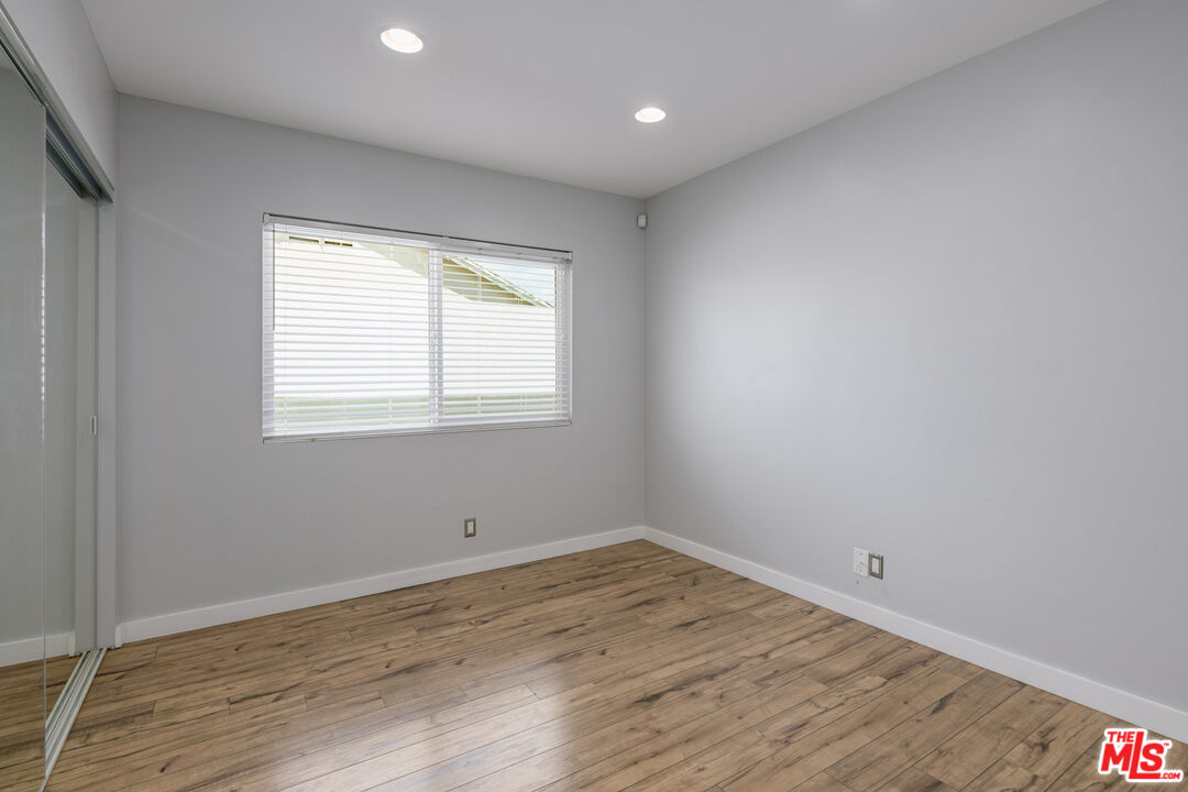 5825 Topeka Dr