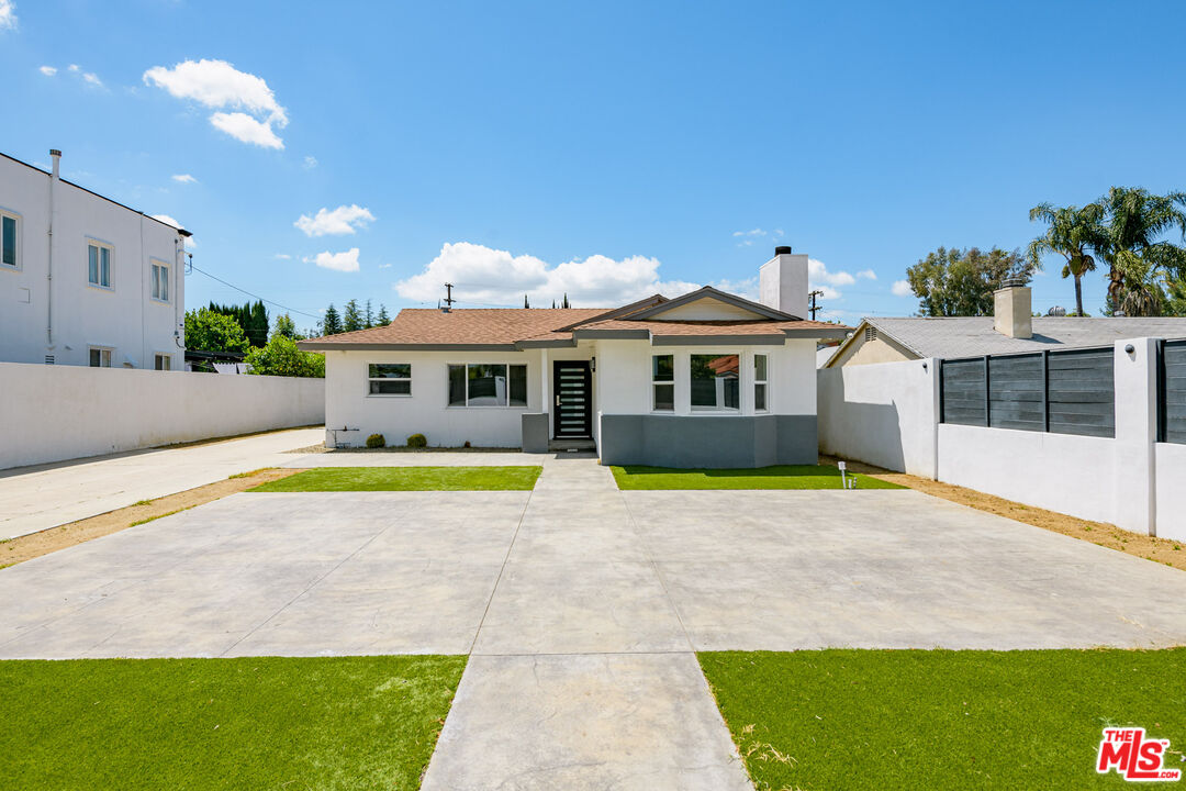 5825 Topeka Dr