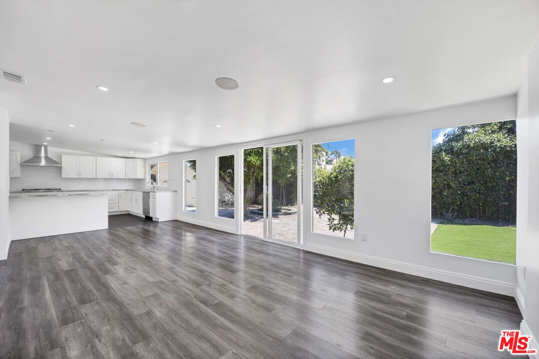 23046 Leonora Dr