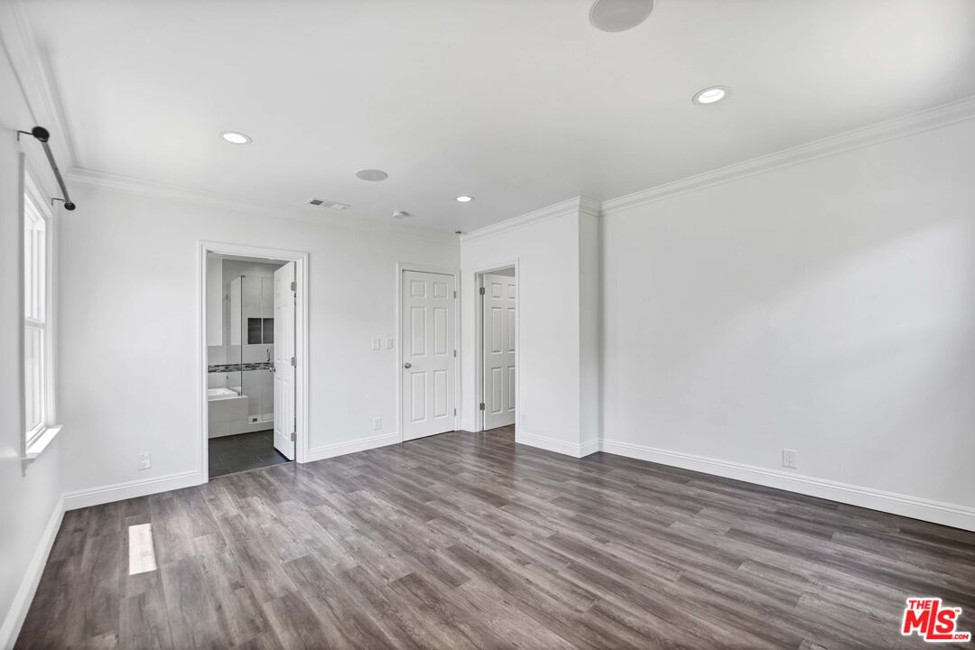 23046 Leonora Dr