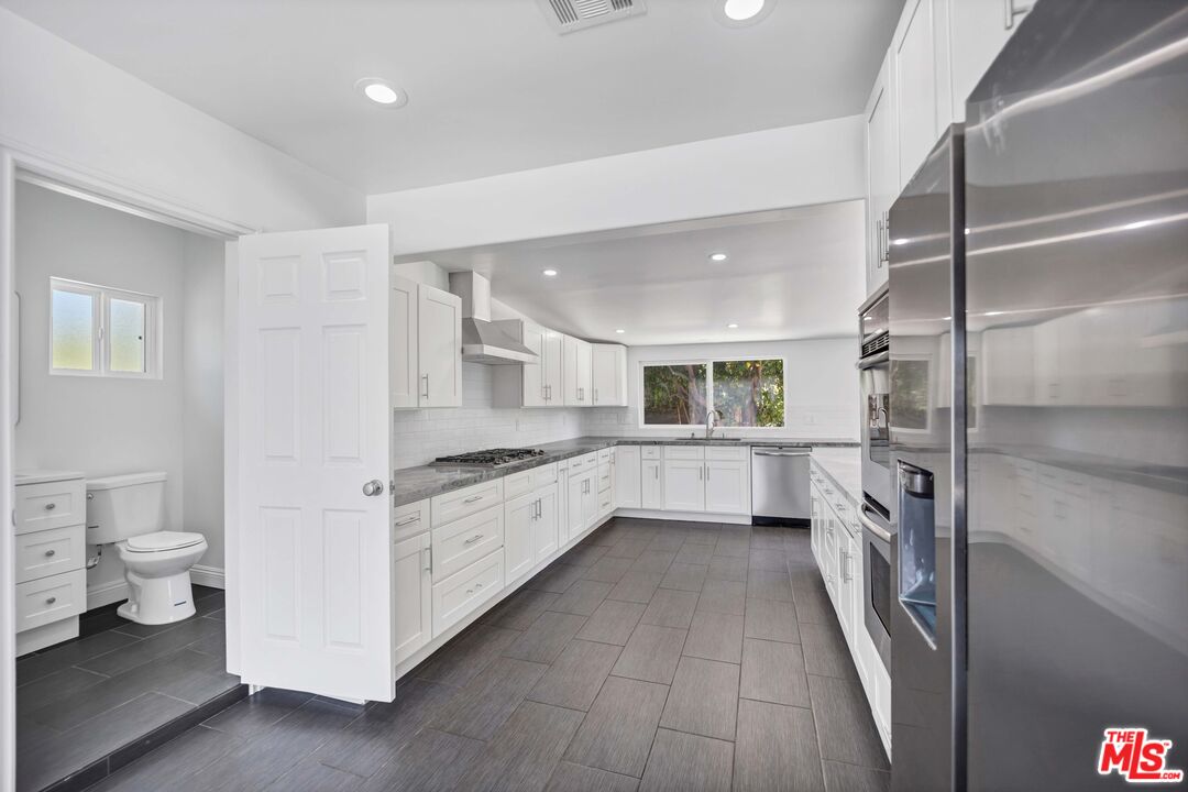 23046 Leonora Dr