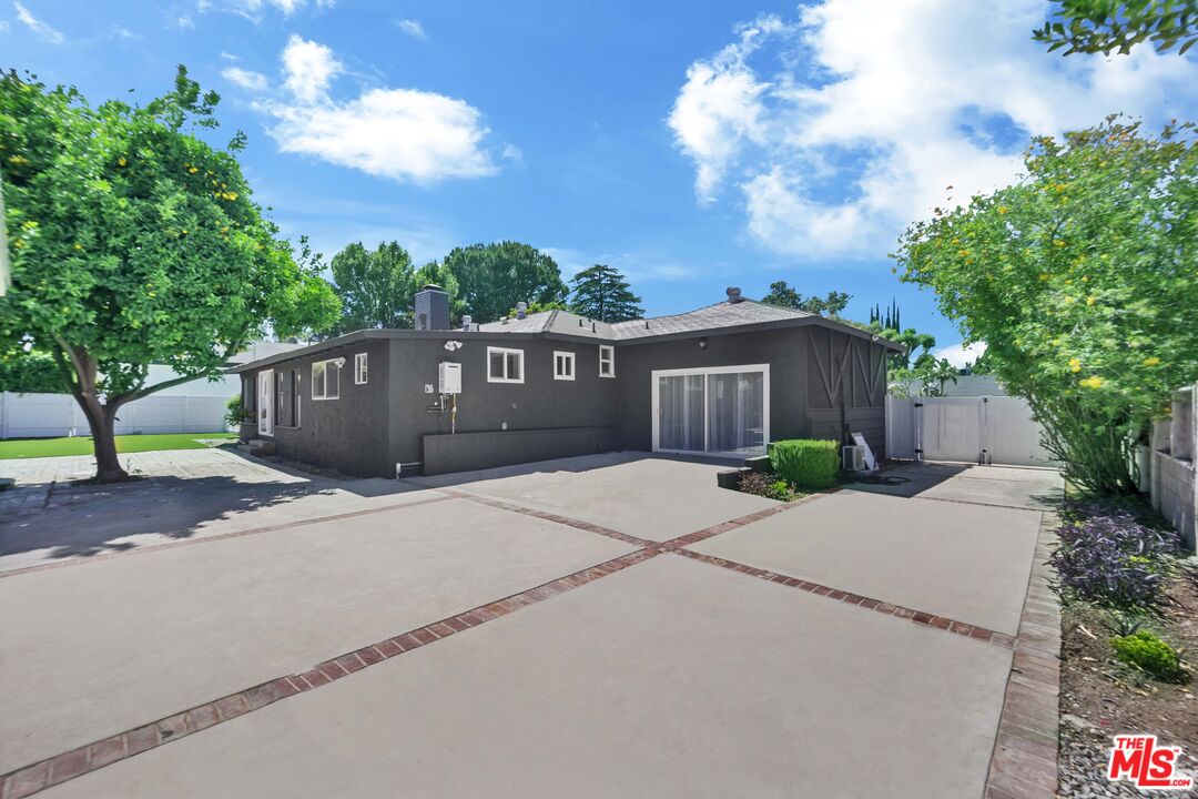 23046 Leonora Dr