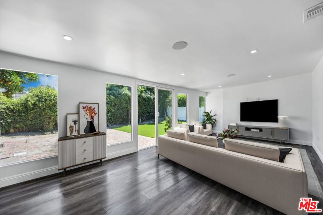 23046 Leonora Dr