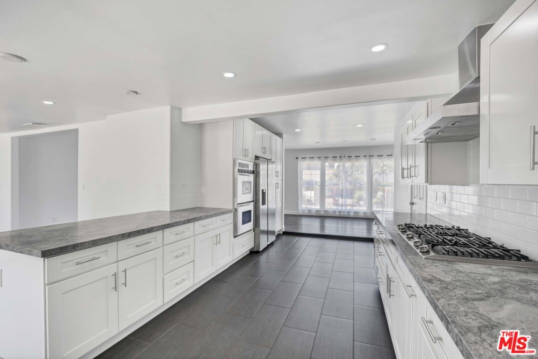 23046 Leonora Dr