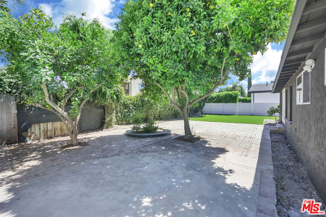 23046 Leonora Dr