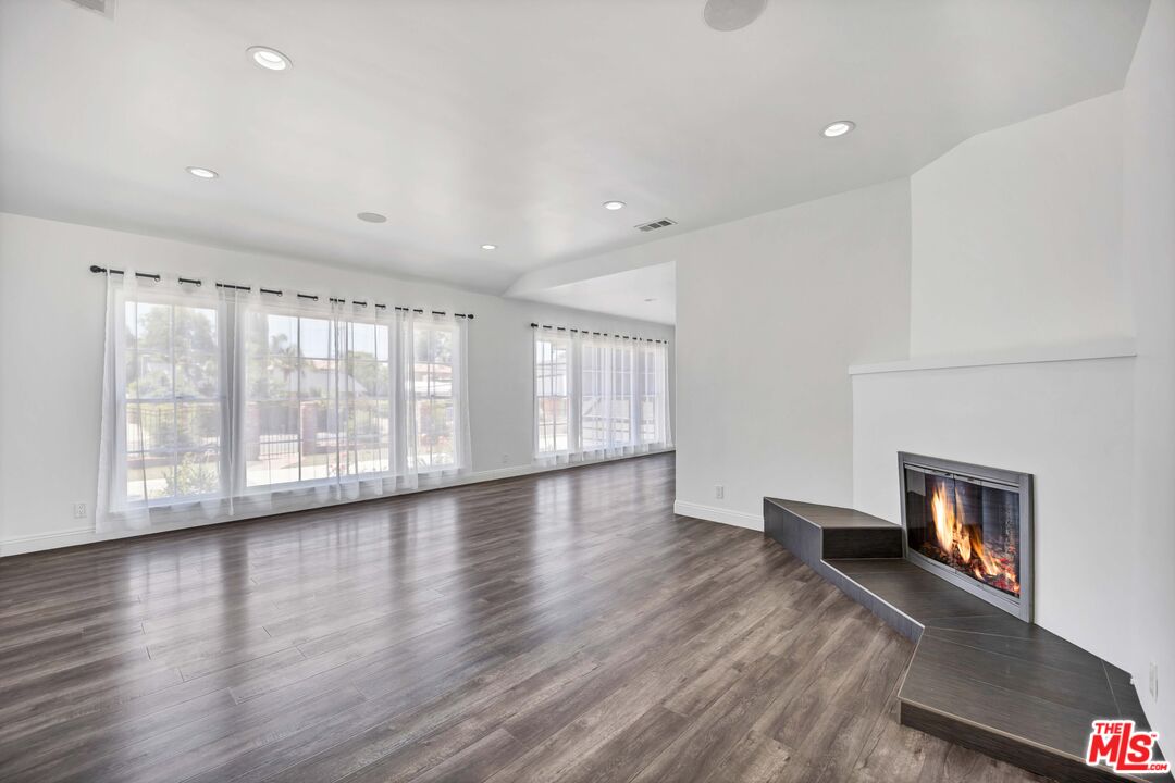 23046 Leonora Dr