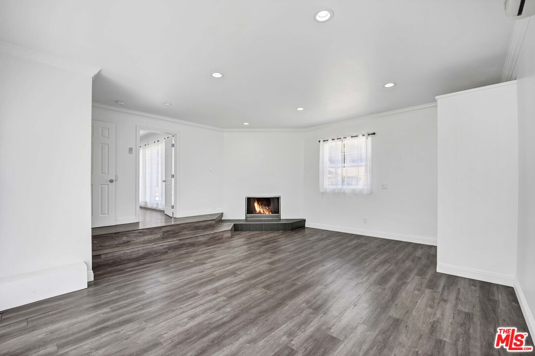 23046 Leonora Dr