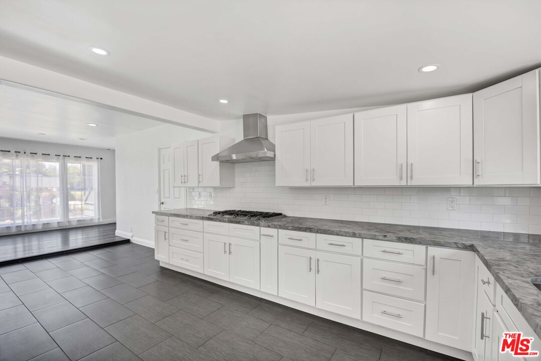 23046 Leonora Dr