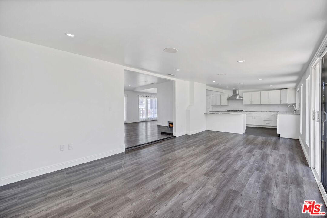 23046 Leonora Dr