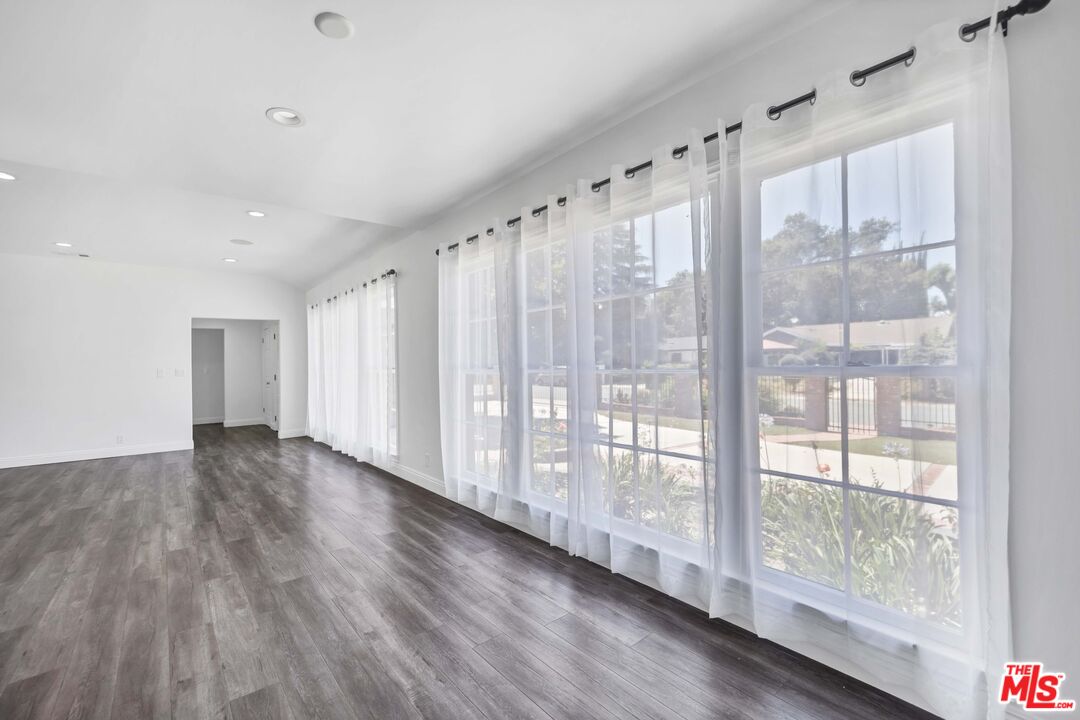 23046 Leonora Dr